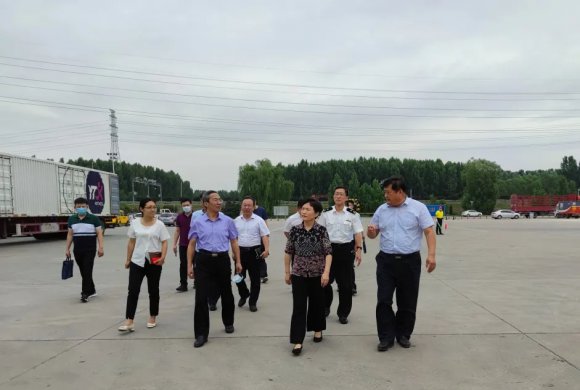 德州市副市長(zhǎng)張桂愛(ài)一行深入金茂源物流園區(qū)開展實(shí)地調(diào)研