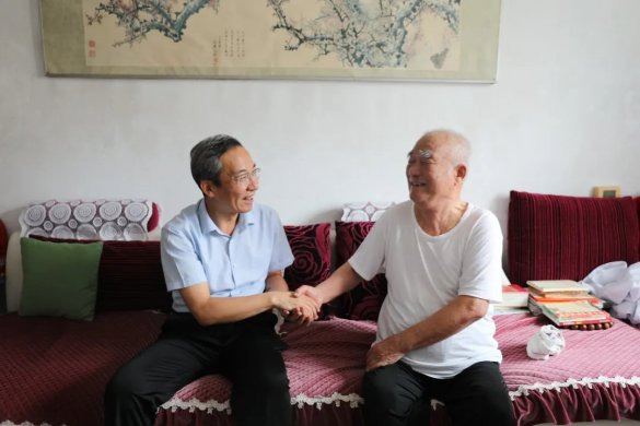 【頌七一】送溫暖 傳黨情！交投集團(tuán)開展“七一”走訪慰問活動