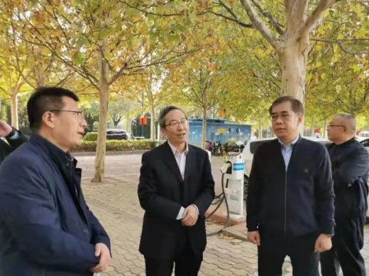 集團領導就調整優(yōu)化公交（校車）線網站點工作現(xiàn)場辦公