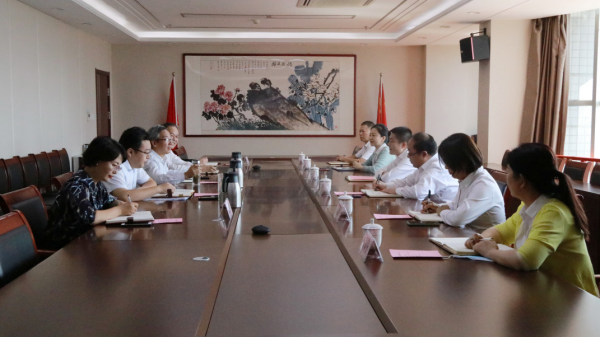郵儲(chǔ)銀行德州分行行長王戈一行來集團(tuán)洽談對(duì)接